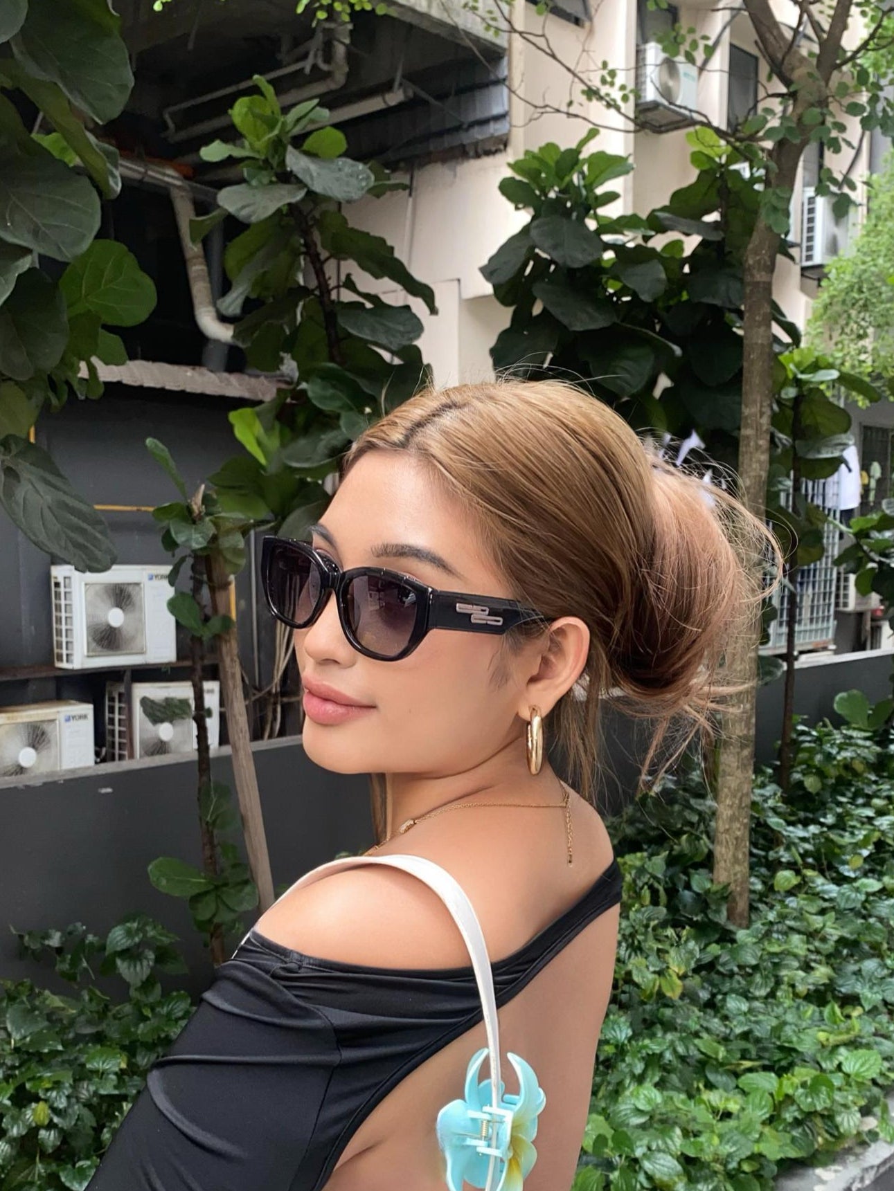 Women with hijab in stylish asian fitting sunglasses. A pair of square-shaped, Cat-eye sunglasses with a full plastic frame.Womens Asian fitting Sunglasses. Stacy in Marble Grey - Gradient Lens