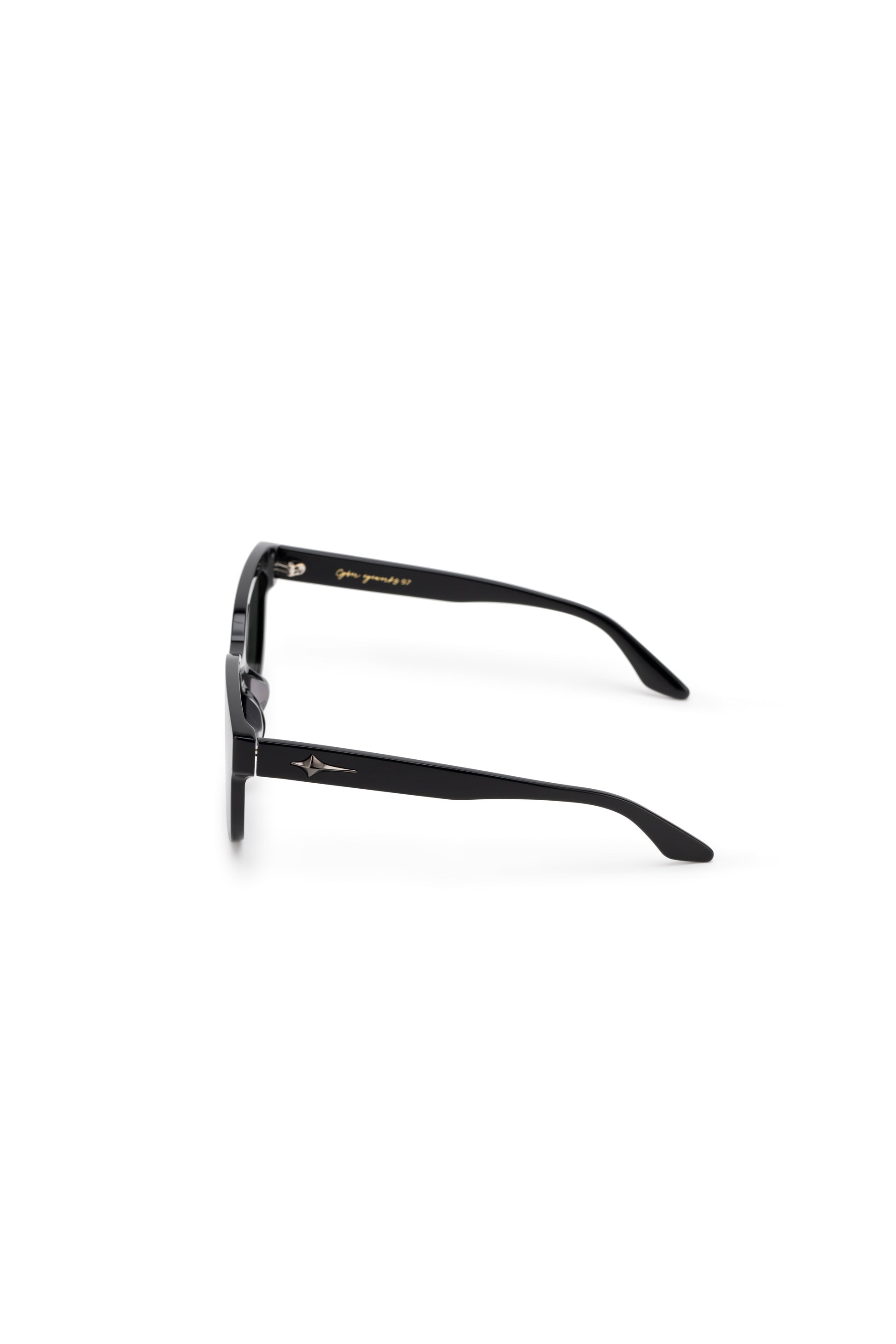 Women with hijab in stylish asian fitting Korean Style Unisex Mens sunglasses. A pair of square-shaped, Cat-eye sunglasses with a full plastic frame, Metal temples.Womens Asian fitting Sunglasses. Han in Black - Black Lens