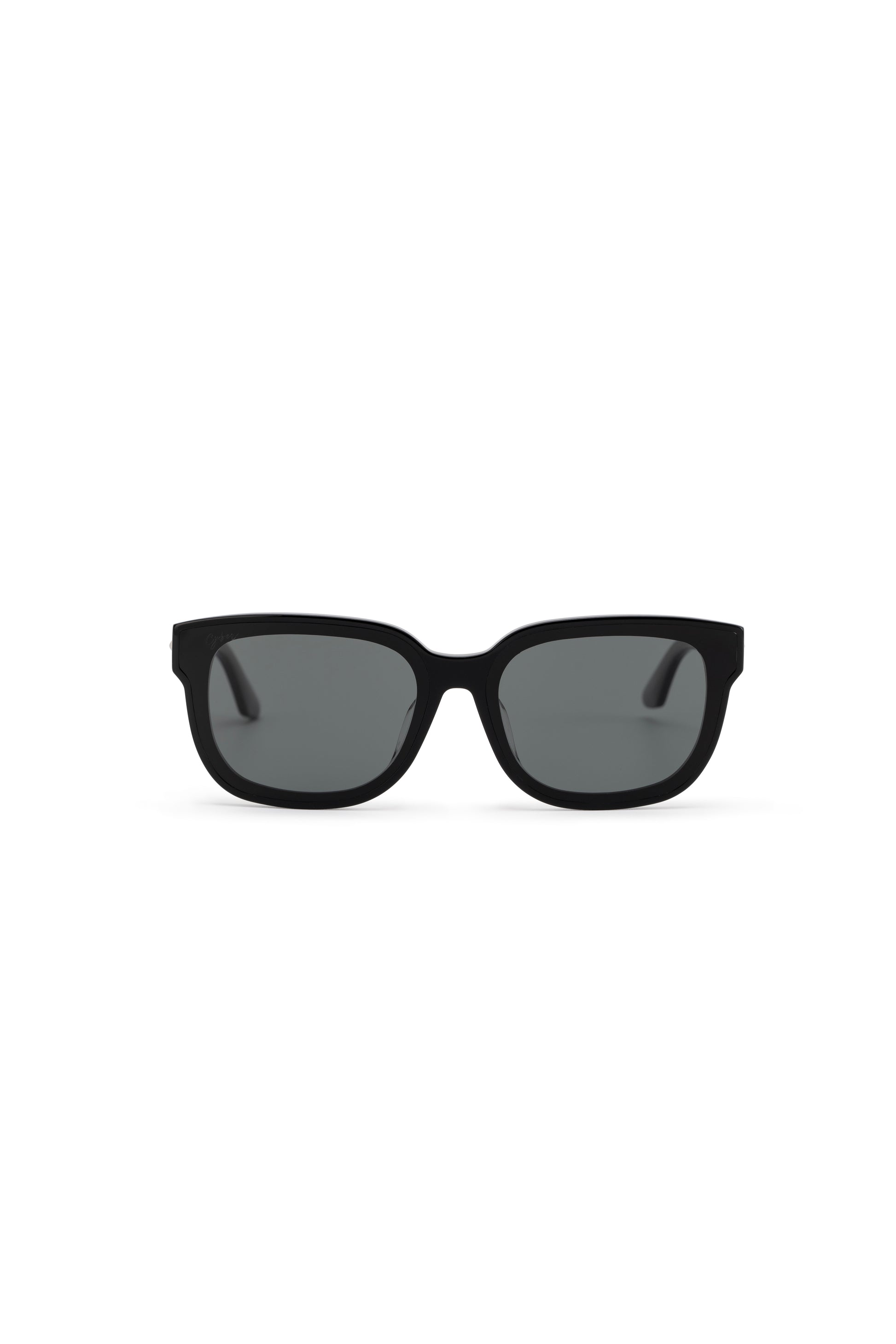 Women with hijab in stylish asian fitting Korean Style Unisex Mens sunglasses. A pair of square-shaped, Cat-eye sunglasses with a full plastic frame, Metal temples.Womens Asian fitting Sunglasses. Han in Transparent Grey