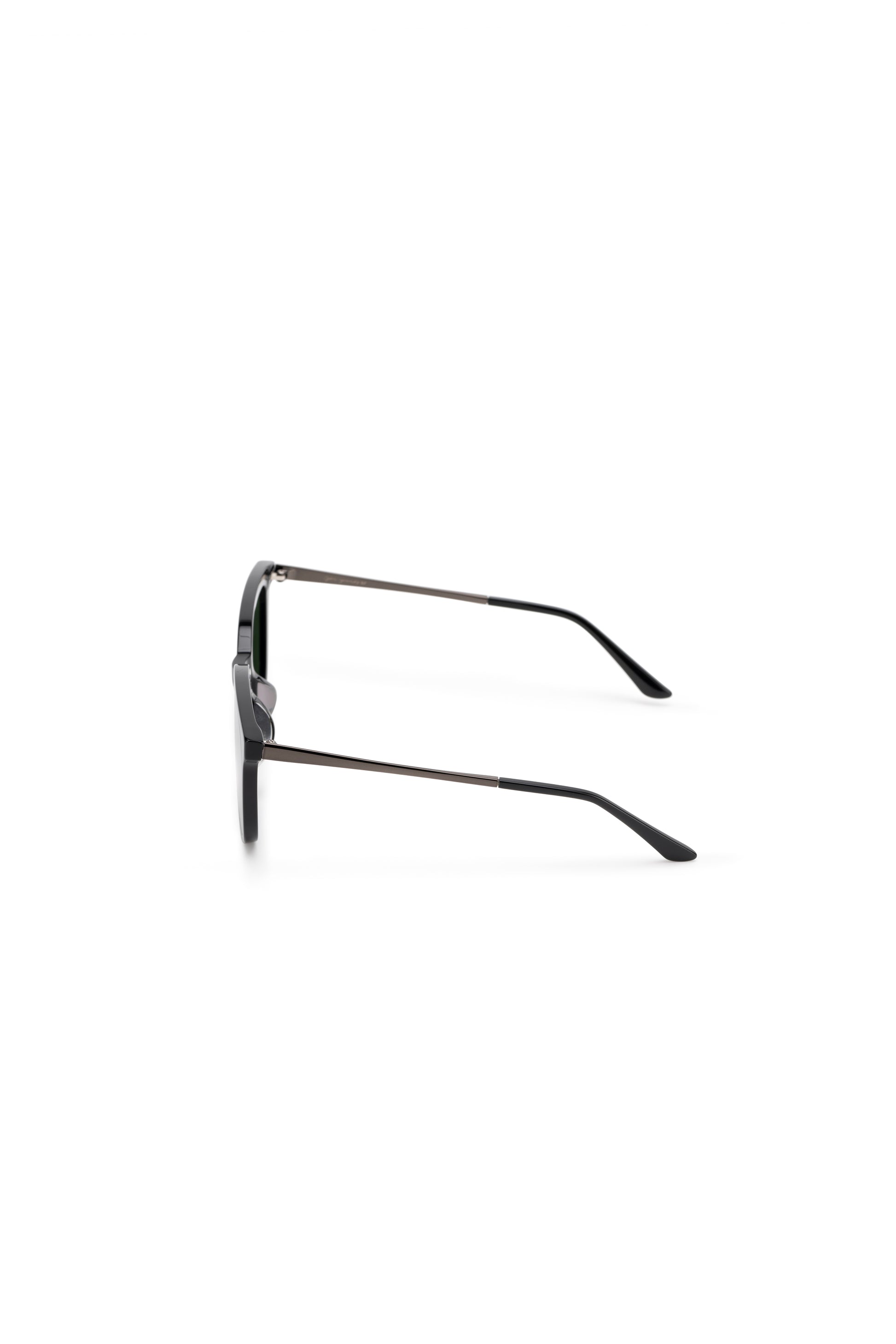 Women with hijab in stylish asian fitting Korean Style sunglasses. A pair of square-shaped, Cat-eye sunglasses with a full plastic frame, Metal temples.Womens Asian fitting Sunglasses. Jade in Black - Olive Lens