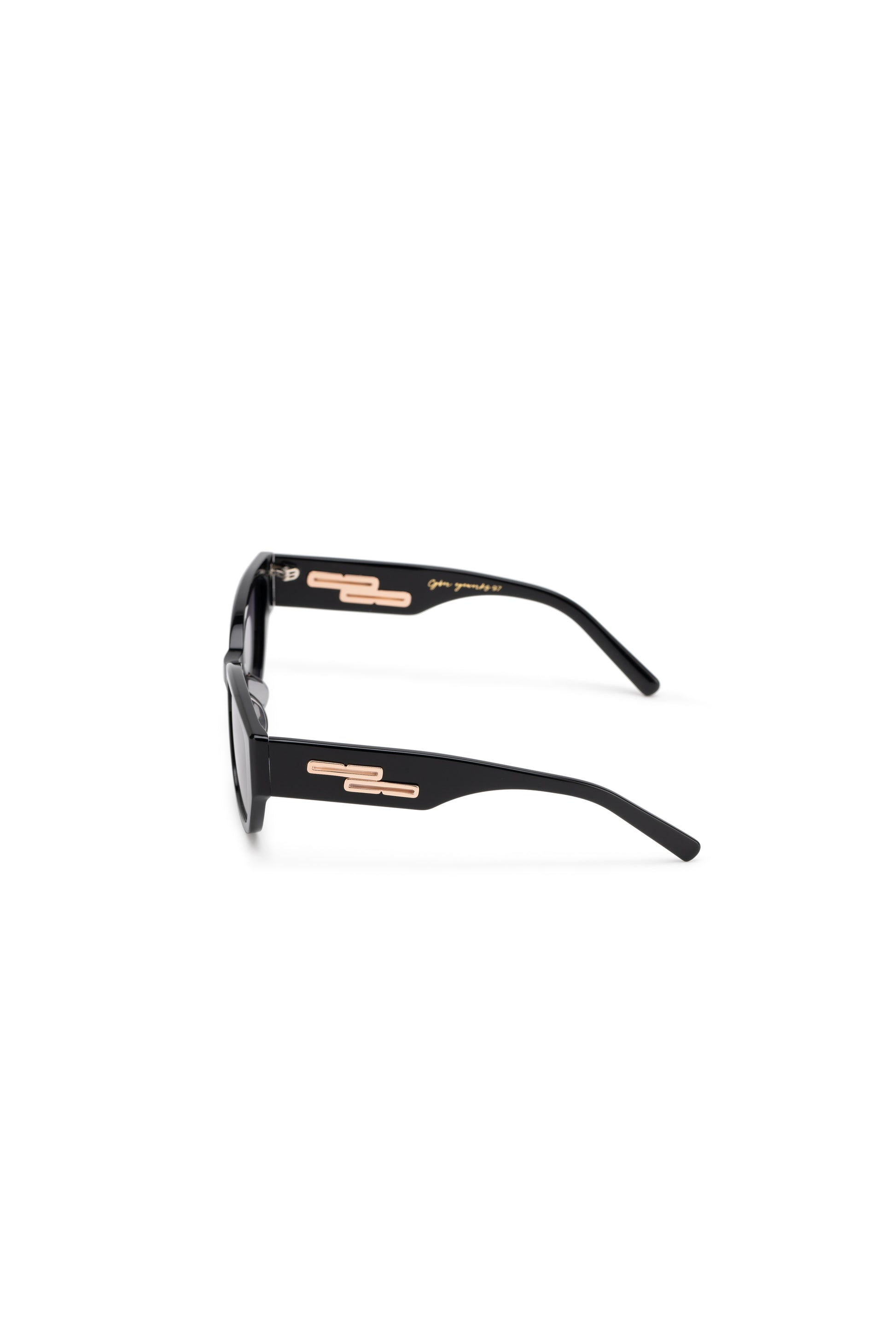 Women with hijab in stylish asian fitting sunglasses. A pair of square-shaped, Cat-eye sunglasses with a full plastic frame.Womens Asian fitting Sunglasses. Stacy in Black - Gradient Lens