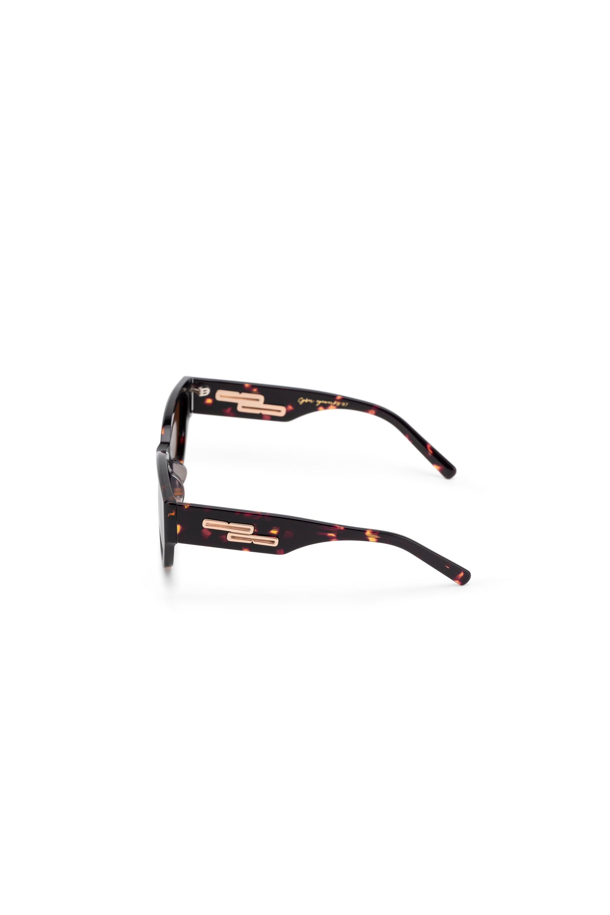 Women with hijab in stylish asian fitting sunglasses. A pair of square-shaped, Cat-eye sunglasses with a full plastic frame.Womens Asian fitting Sunglasses. Stacy in Tortoise - Brown Lens