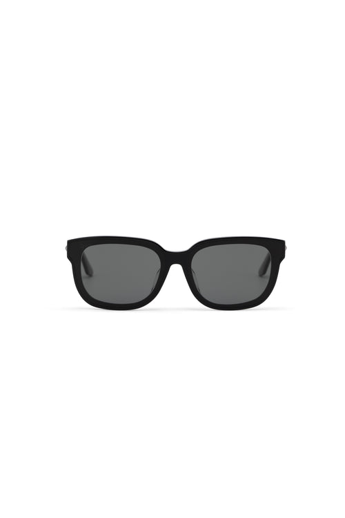 Women with hijab in stylish asian fitting Korean Style Unisex Mens sunglasses. A pair of square-shaped, Cat-eye sunglasses with a full plastic frame, Metal temples.Womens Asian fitting Sunglasses. Han in Black - Black Lens