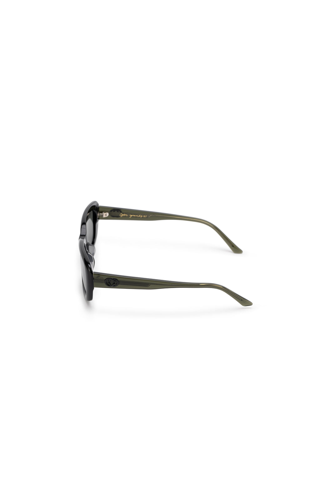 Women with hijab in stylish asian fitting Korean Style Unisex sunglasses. A pair of square-shaped, Cat-eye retro sunglasses with a full plastic frame, .Womens Asian fitting Sunglasses. Icon in Olive