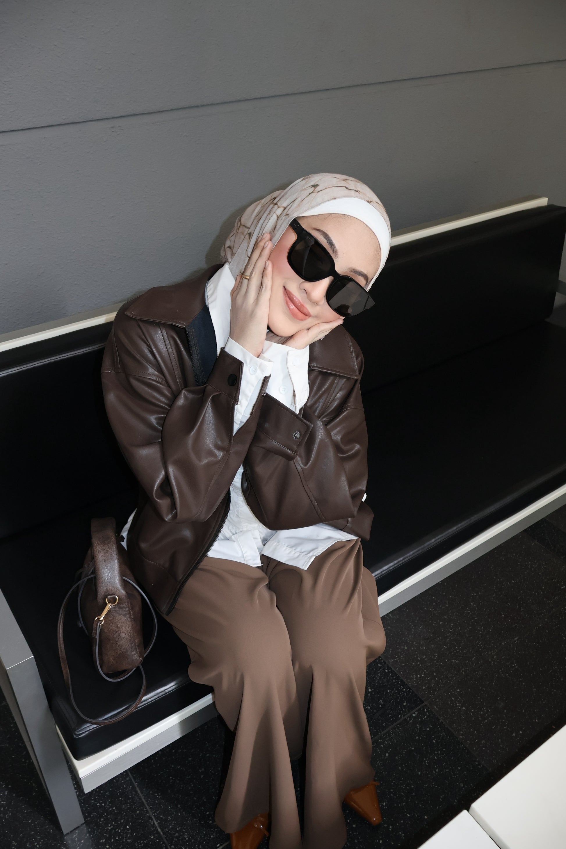 Women with hijab in stylish asian fitting Korean Style Unisex Mens sunglasses. A pair of square-shaped, Cat-eye sunglasses with a full plastic frame, Metal temples.Womens Asian fitting Sunglasses. Han in Black - Black Lens