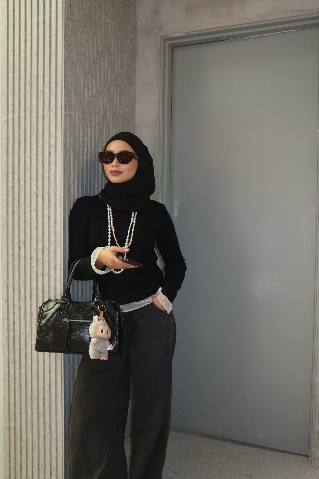 Women with hijab in stylish asian fitting sunglasses. A pair of square-shaped, Cat-eye sunglasses with a full plastic frame.Womens Asian fitting Sunglasses. Stacy in Tortoise - Brown Lens 
