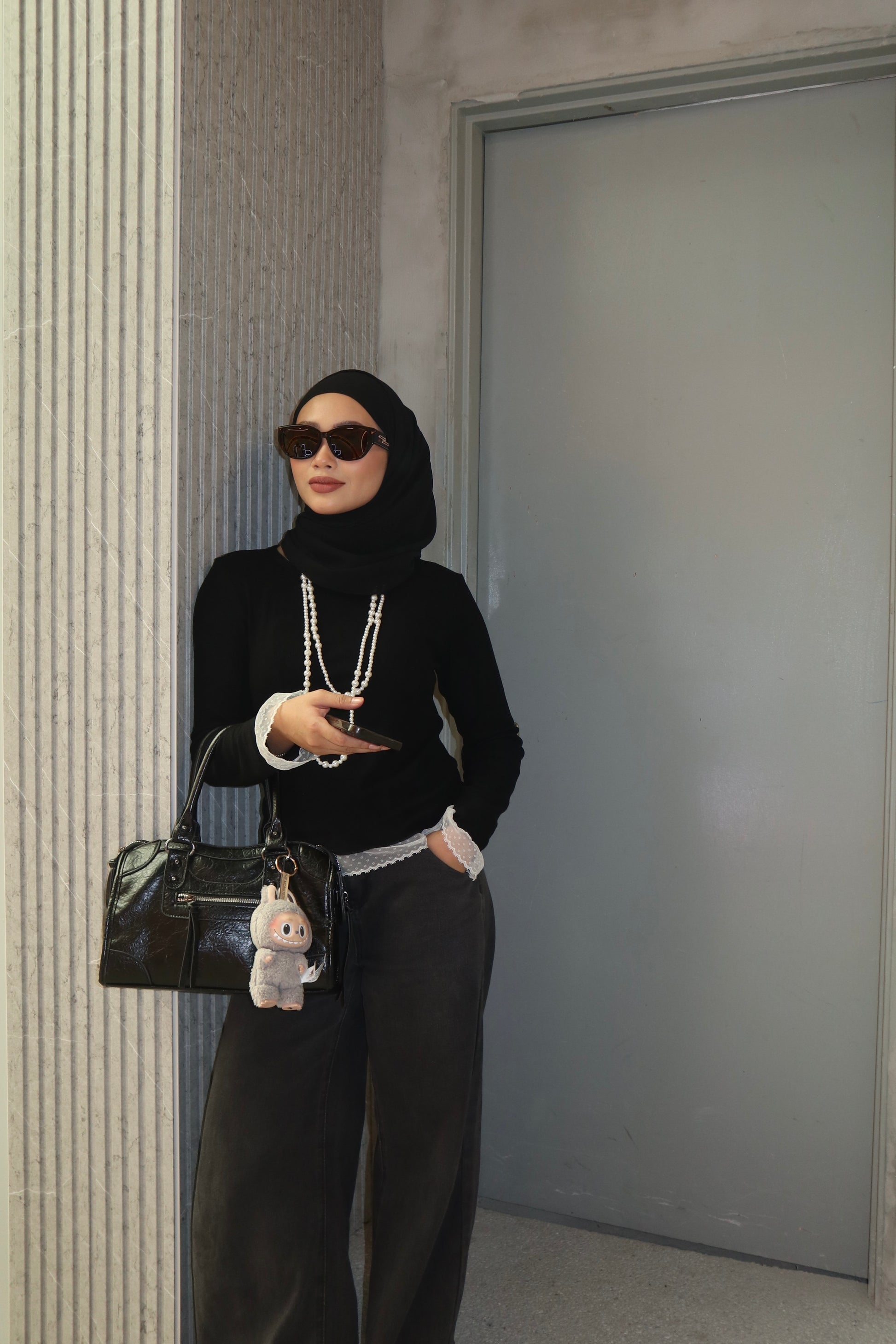 Women with hijab in stylish asian fitting sunglasses. A pair of square-shaped, Cat-eye sunglasses with a full plastic frame.Womens Asian fitting Sunglasses. Stacy in Tortoise - Brown Lens 