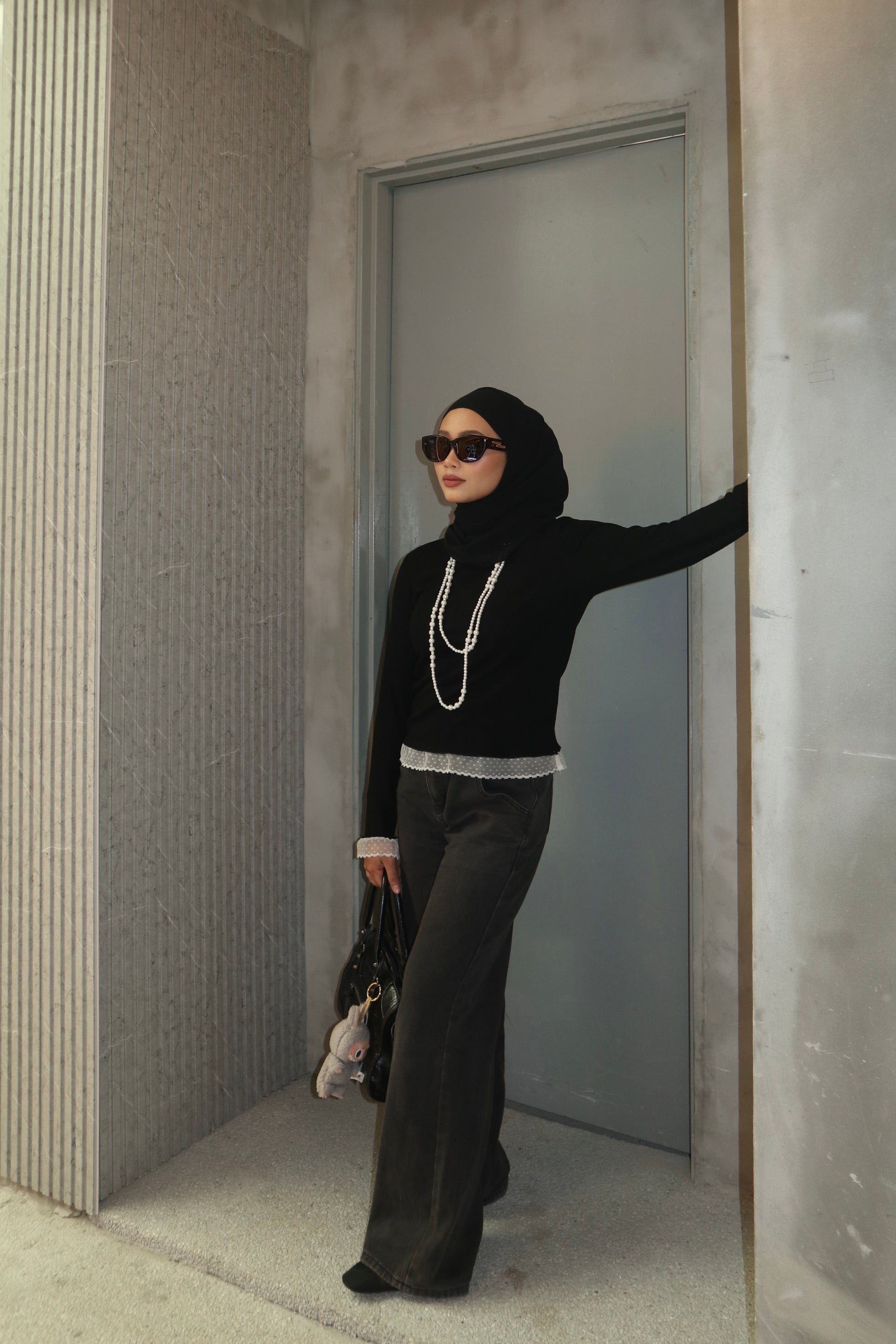 Women with hijab in stylish asian fitting sunglasses. A pair of square-shaped, Cat-eye sunglasses with a full plastic frame.Womens Asian fitting Sunglasses. Stacy in Tortoise - Brown Lens 