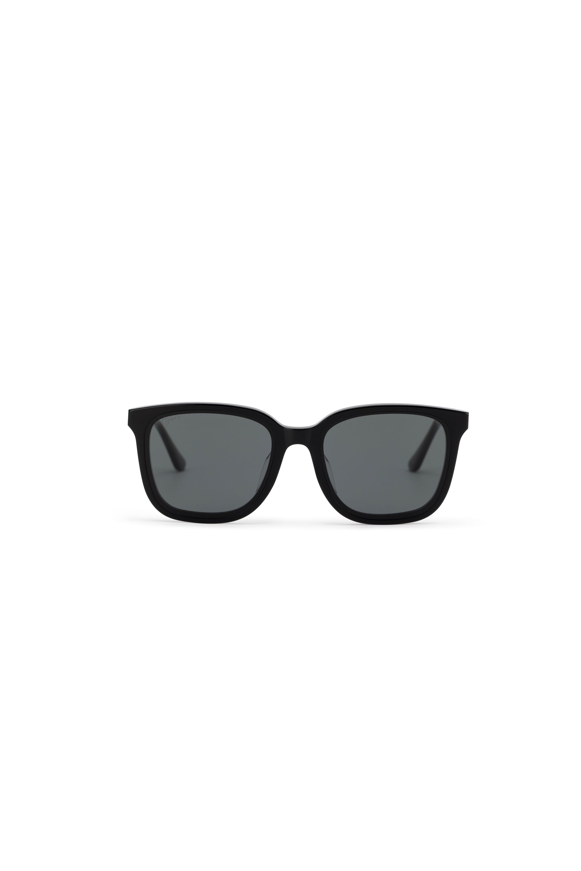 Women with hijab in stylish asian fitting Korean Style sunglasses. A pair of square-shaped, Cat-eye sunglasses with a full plastic frame, Metal temples.Womens Asian fitting Sunglasses. Jade in Gold
