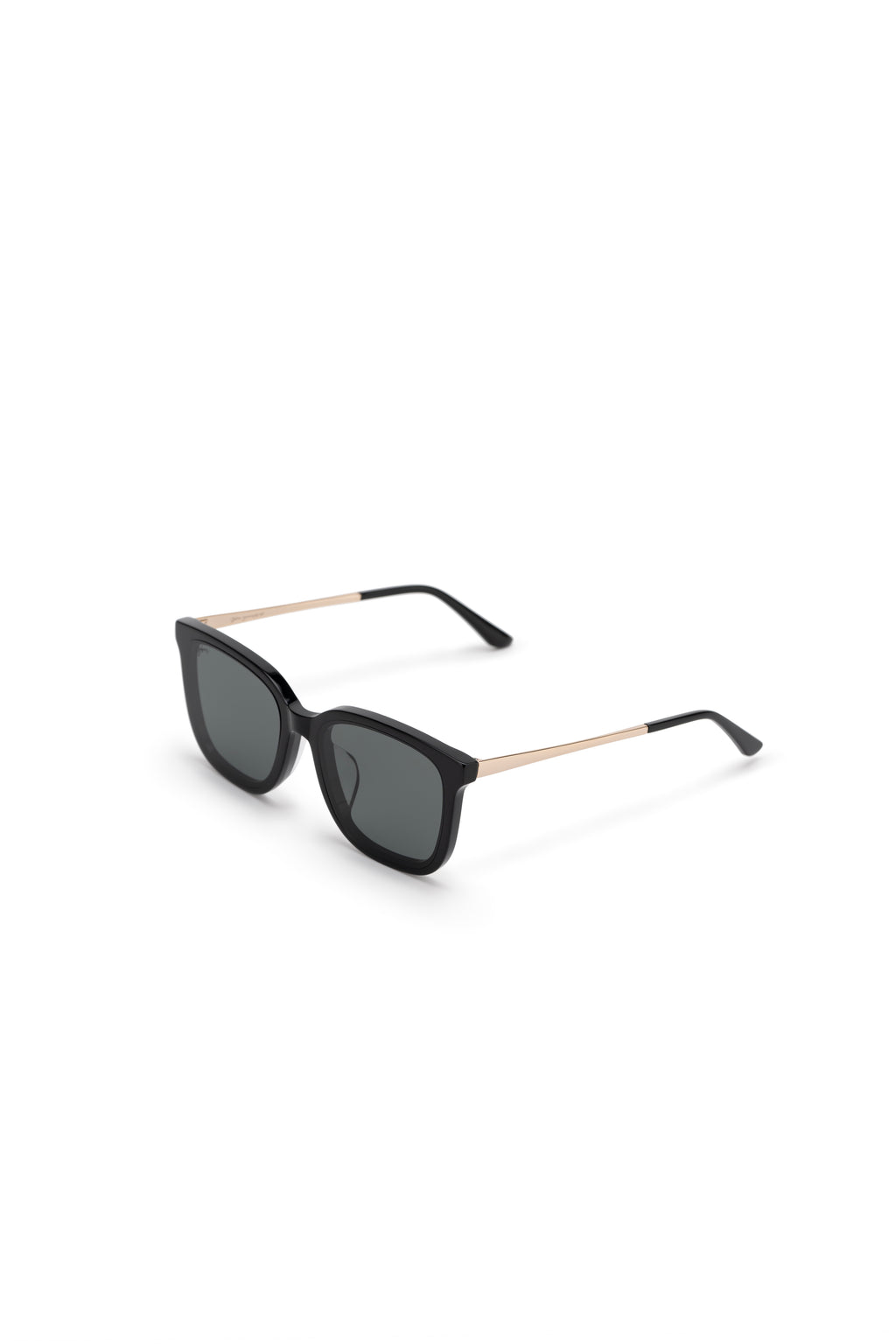 Women with hijab in stylish asian fitting Korean Style sunglasses. A pair of square-shaped, Cat-eye sunglasses with a full plastic frame, Metal temples.Womens Asian fitting Sunglasses. Jade in Gold