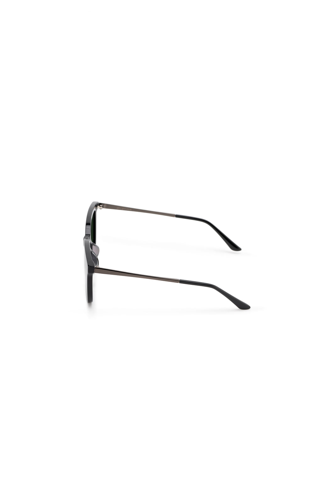 Women with hijab in stylish asian fitting Korean Style sunglasses. A pair of square-shaped, Cat-eye sunglasses with a full plastic frame, Metal temples.Womens Asian fitting Sunglasses. Jade in Black - Olive Lens