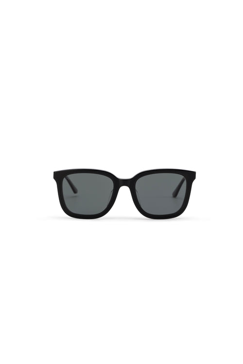 Women with hijab in stylish asian fitting Korean Style sunglasses. A pair of square-shaped, Cat-eye sunglasses with a full plastic frame, Metal temples.Womens Asian fitting Sunglasses. Jade in Rose Gold 