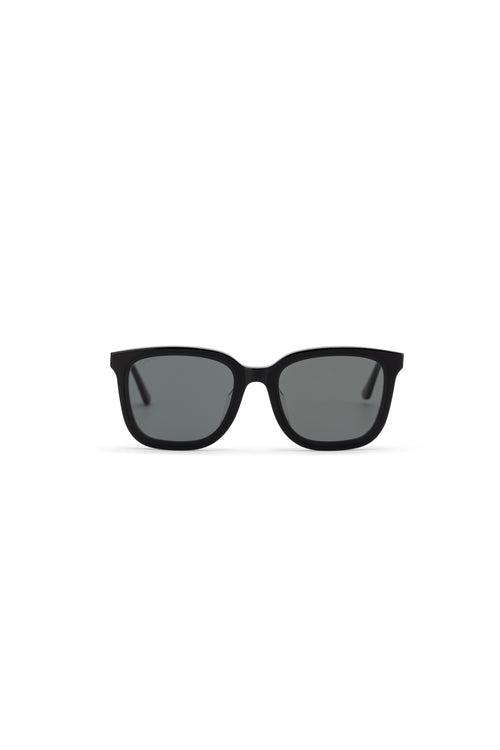 Women with hijab in stylish asian fitting Korean Style sunglasses. A pair of square-shaped, Cat-eye sunglasses with a full plastic frame, Metal temples.Womens Asian fitting Sunglasses. Jade in Silver