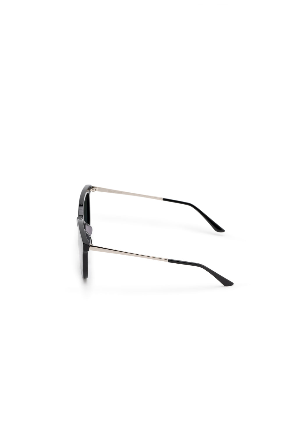 Women with hijab in stylish asian fitting Korean Style sunglasses. A pair of square-shaped, Cat-eye sunglasses with a full plastic frame, Metal temples.Womens Asian fitting Sunglasses. Jade in Silver