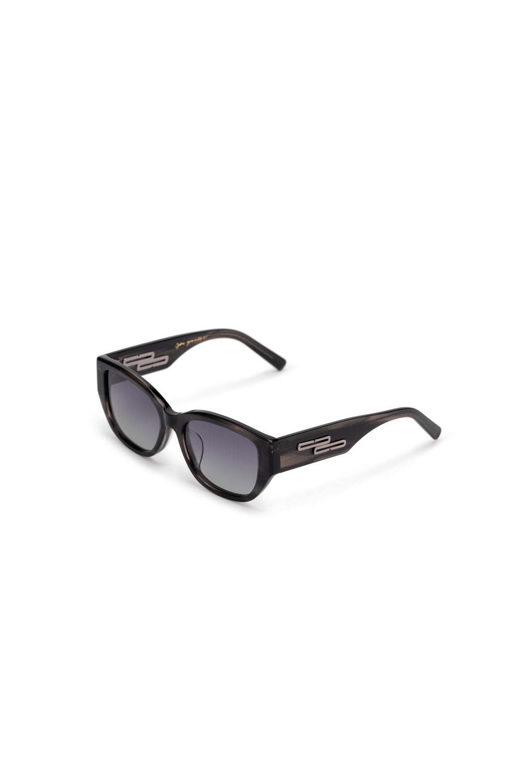 Women with hijab in stylish asian fitting sunglasses. A pair of square-shaped, Cat-eye sunglasses with a full plastic frame.Womens Asian fitting Sunglasses. Stacy in Marble Grey - Gradient Lens 