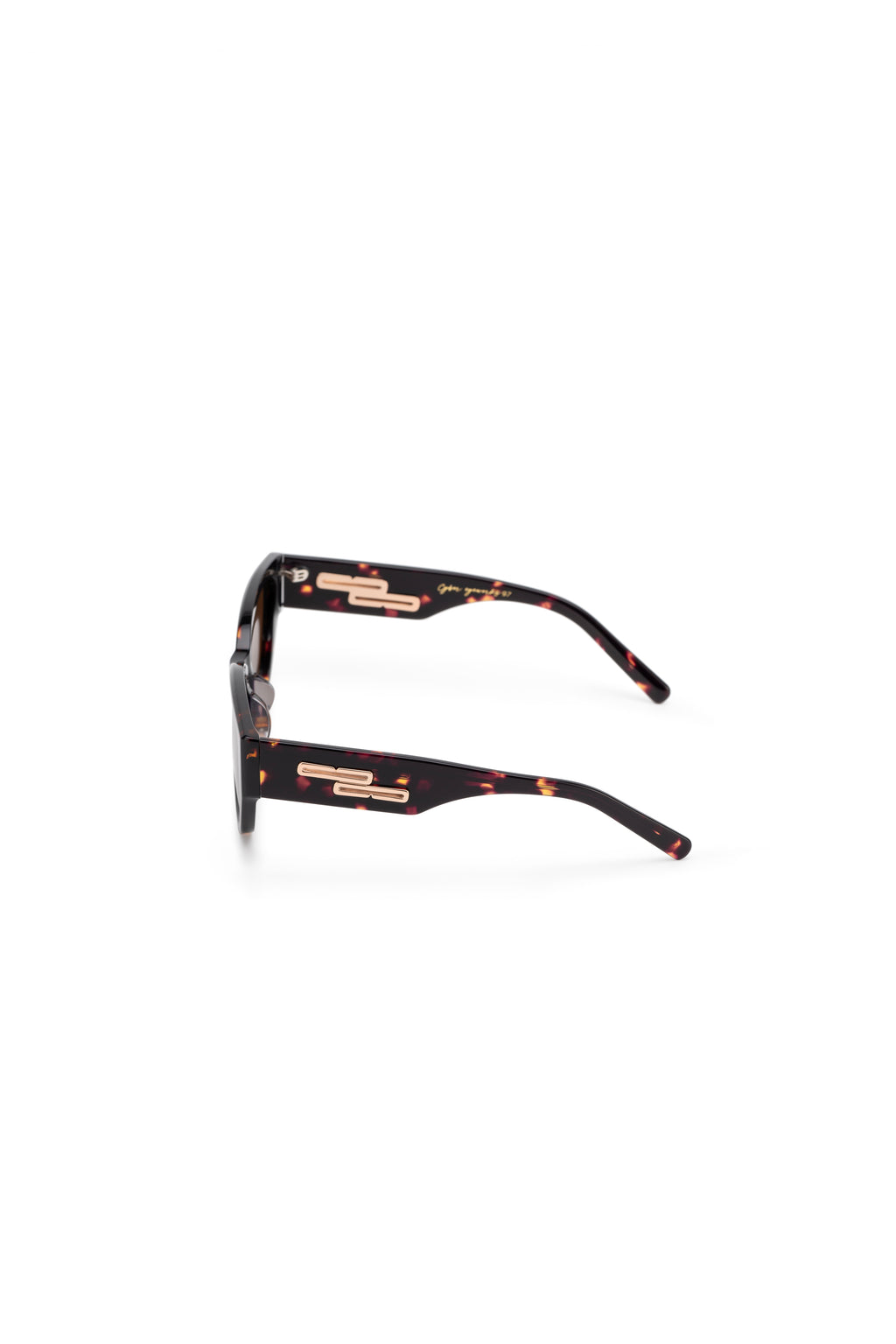 Women with hijab in stylish asian fitting sunglasses. A pair of square-shaped, Cat-eye sunglasses with a full plastic frame.Womens Asian fitting Sunglasses. Stacy in Tortoise - Brown Lens 